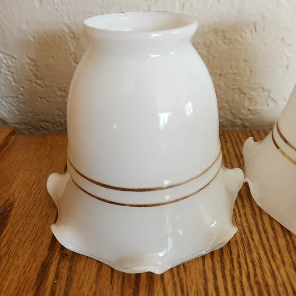 3 VINTAGE WHITE MILK GLASS LIGHT SHADES WITH GOLD TRIM AND RUFFLE BOTTOM - Picture 2 of 3